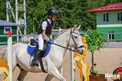 Соревнования по конному спорту прошли в Мурино