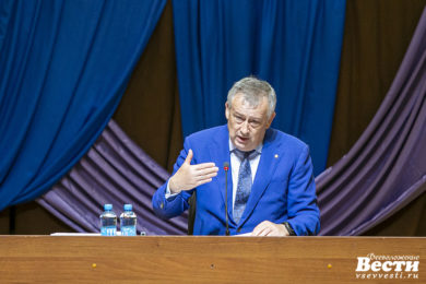 Губернатор Ленобласти Александр Дрозденко провел «прямую линию» с жителями