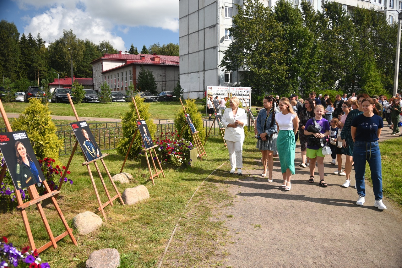 Сертолово присоединилось к патриотическому фотопроекту «Жена героя» |  28.08.2023 | Всеволожск - БезФормата