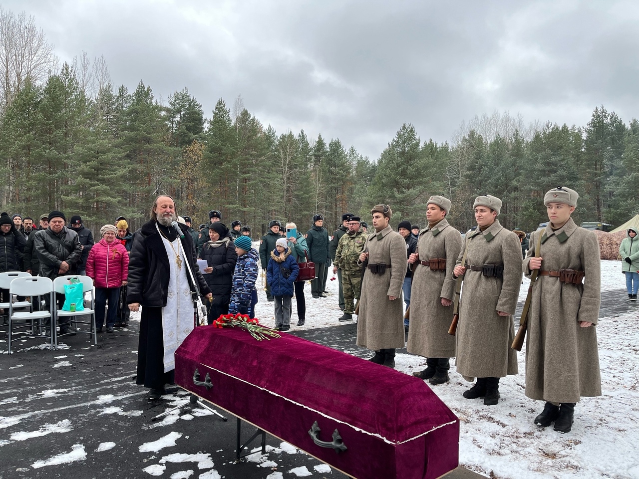 На мемориальном кладбище Дубровского поселения торжественно захоронили  останки воинов ВОВ | 01.11.2023 | Всеволожск - БезФормата