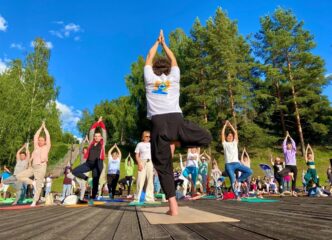 Во Всеволожске отметили Международный день йоги
