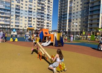 В Буграх появились новые спортивная и детская площадки